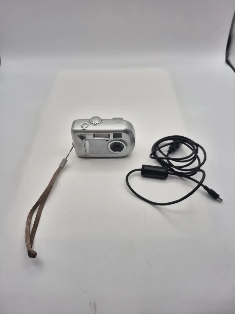 Kodak EasyShare CX7300 3.2 MP Silver Digital Camera with Cord Tested Working